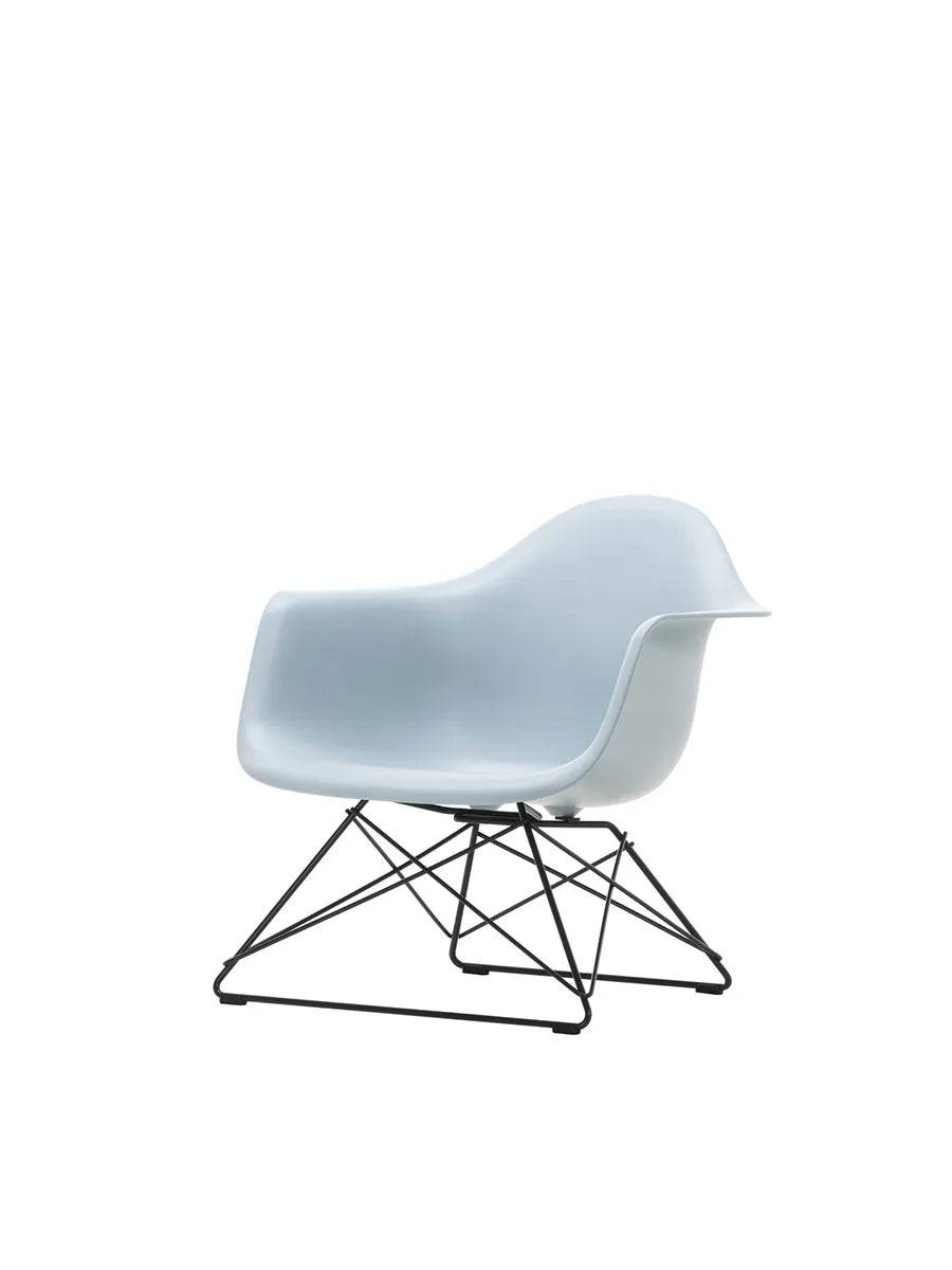 Eames Plastic Armchair LAR, sortlakeret fra Vitra Ice grey - Jacobsen Plus
