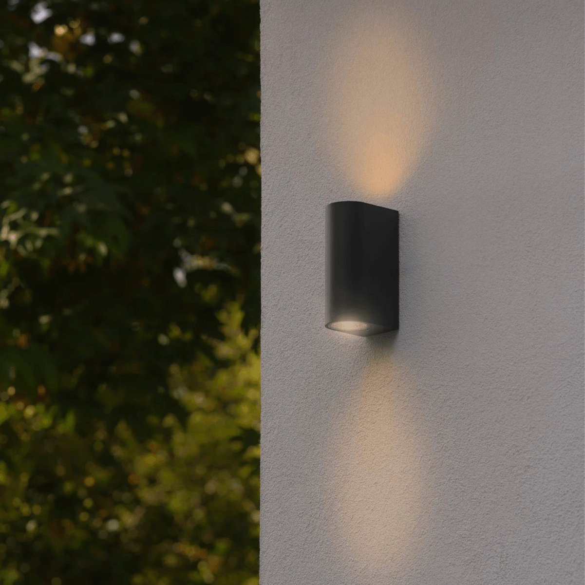 Dion Utomhuslampa – Ovalt Up-Down LED belysning