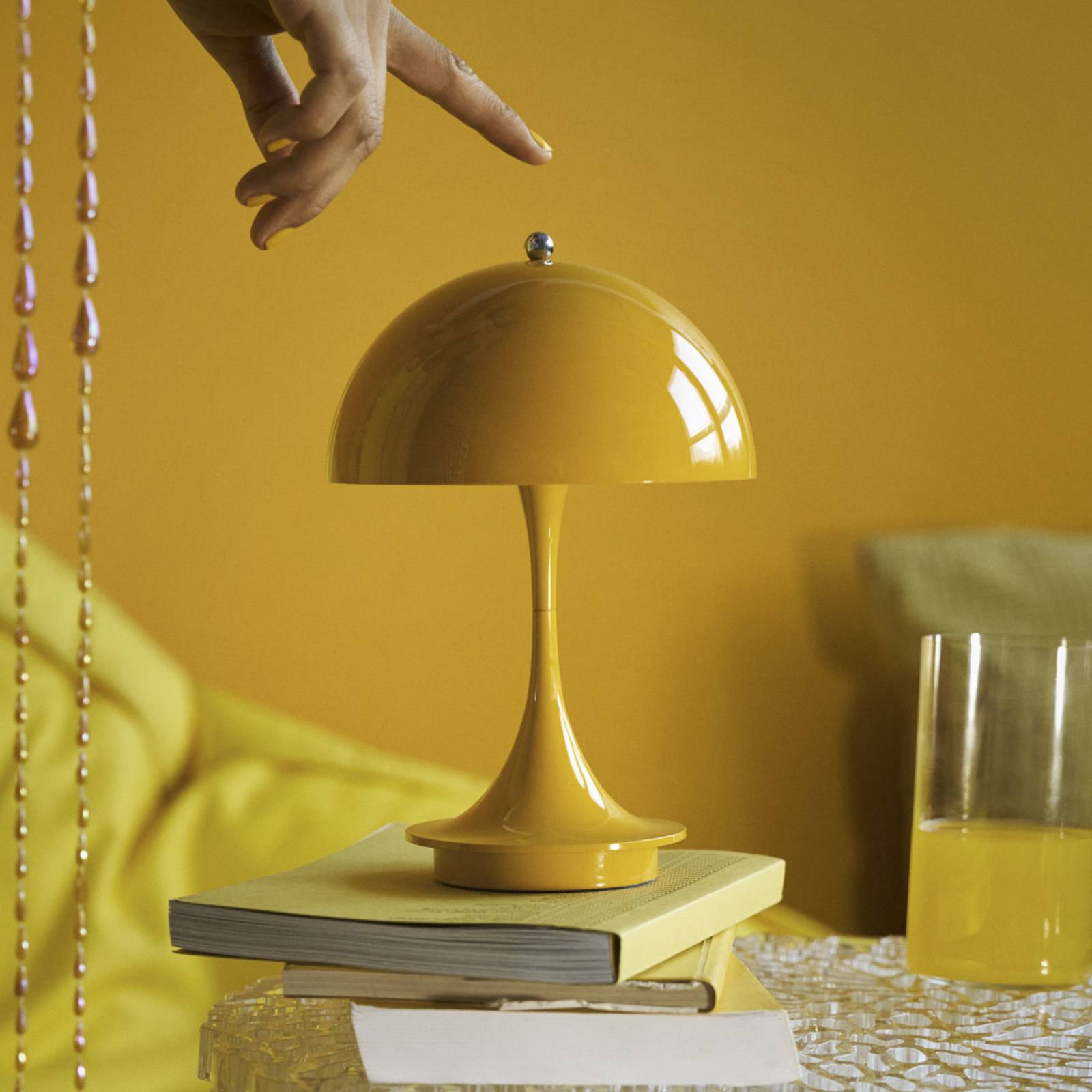 Louis Poulsen Panthella PORTABLE 160 V3, ogenomskinlig gul 160, dimbar, Gul / orange, Vardagsrum / matsal, Syntetmaterial, Design