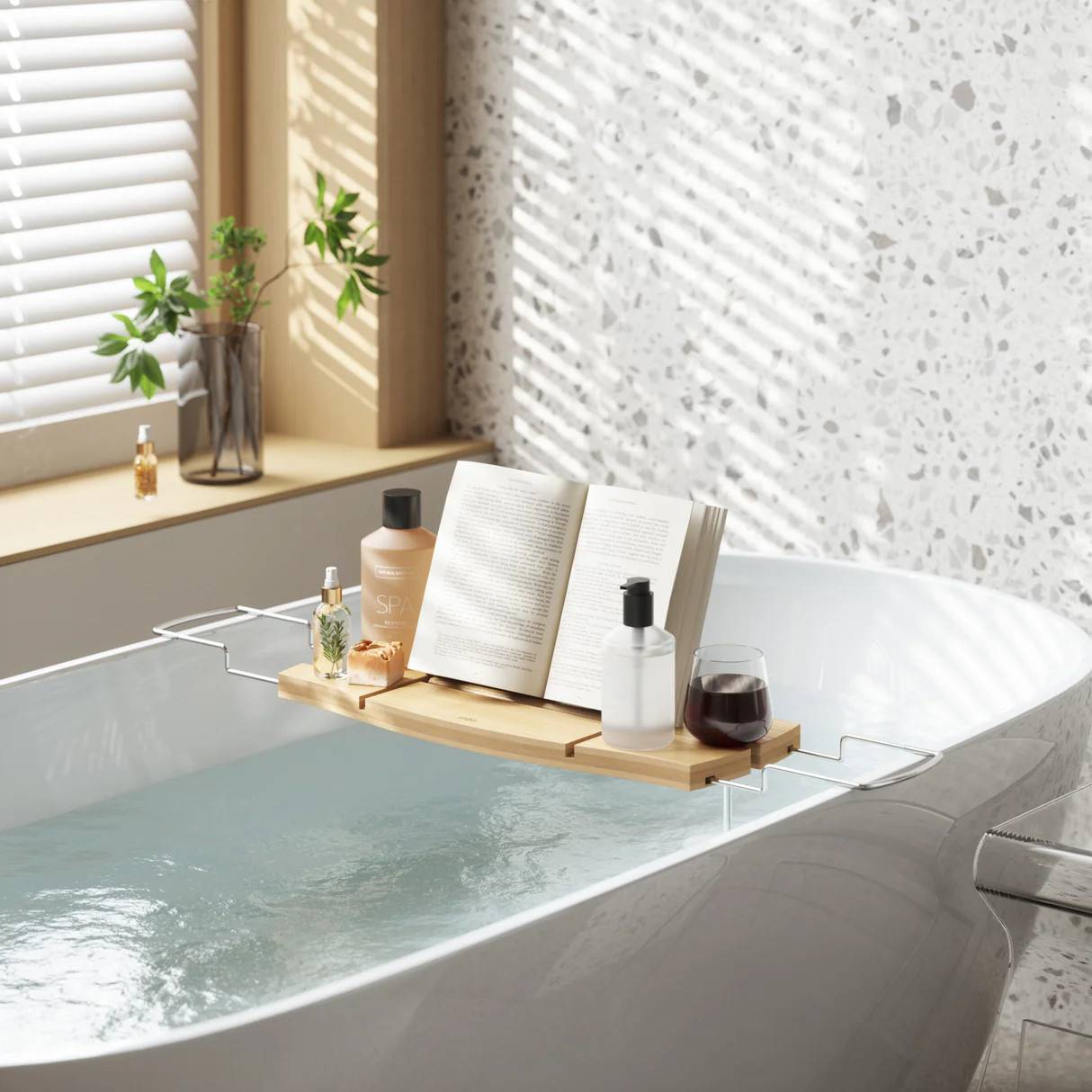 Umbra Aquala badekarsbakke i bambus justerbar og elegant opbevaring til badekar.