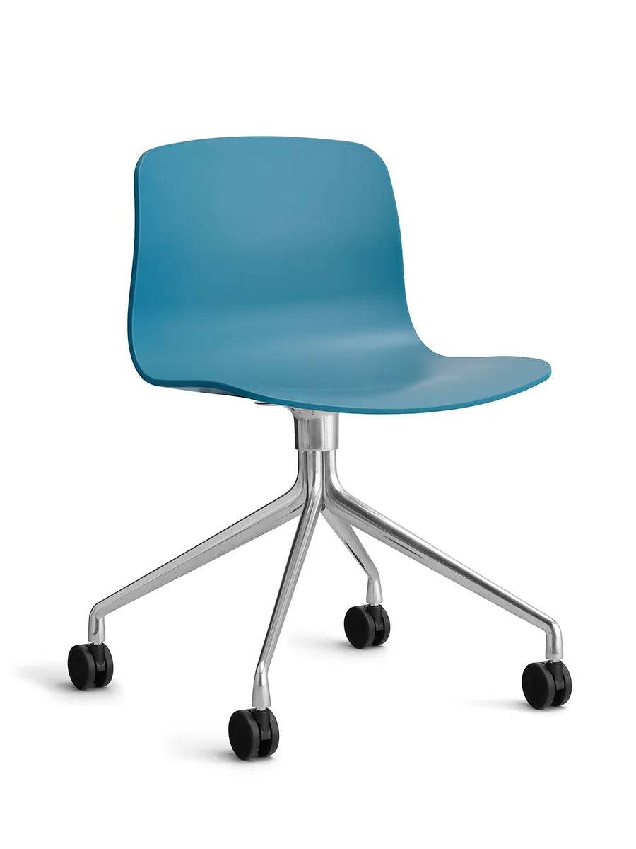 About a Chair AAC14 fra Hay Azure Blue / Poleret aluminium - Jacobsen Plus