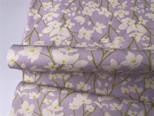 Patchwork stof - lys blid lilla med blomster
