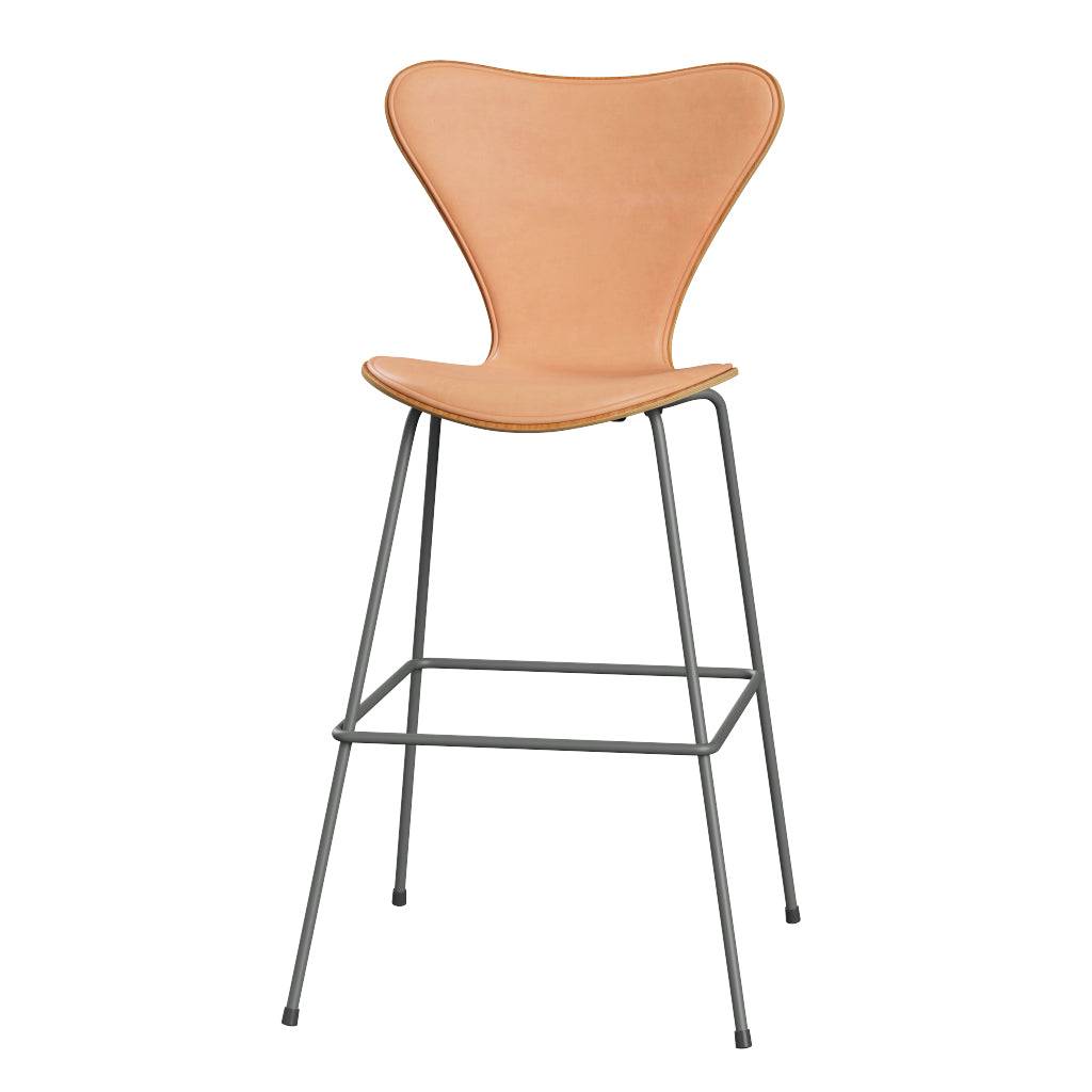 Fritz Hansen - 3197 høj barstol, naturfiner og forsidepolstret i Natur læder Kirsebær - Silver Grey stel - Jacobsen Plus