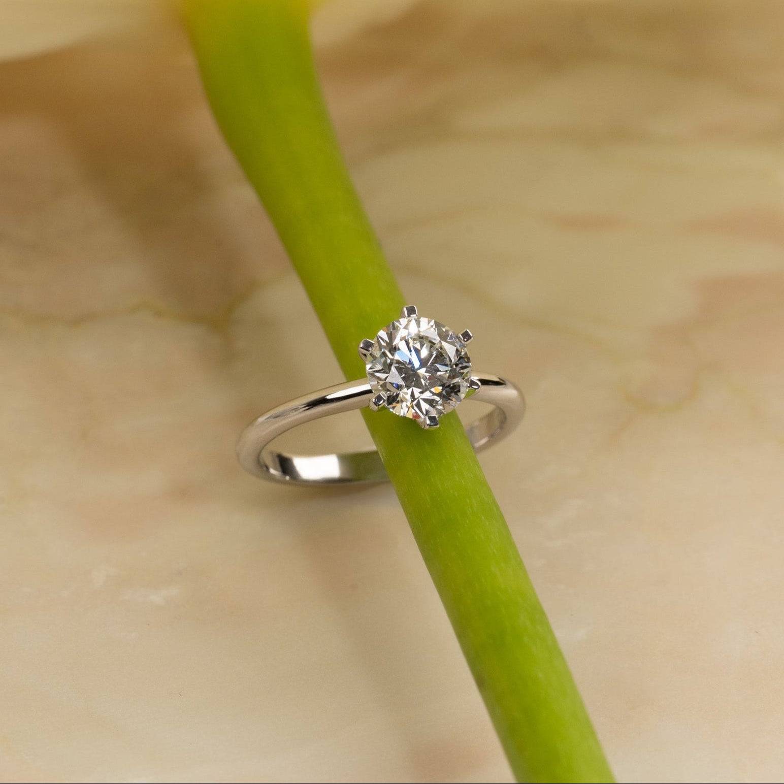 CLASSIC SOLITAIRE 6-PRONG LAB-DIAMOND RING - 1.5CT - WG - Ring - Sisi Copenhagen