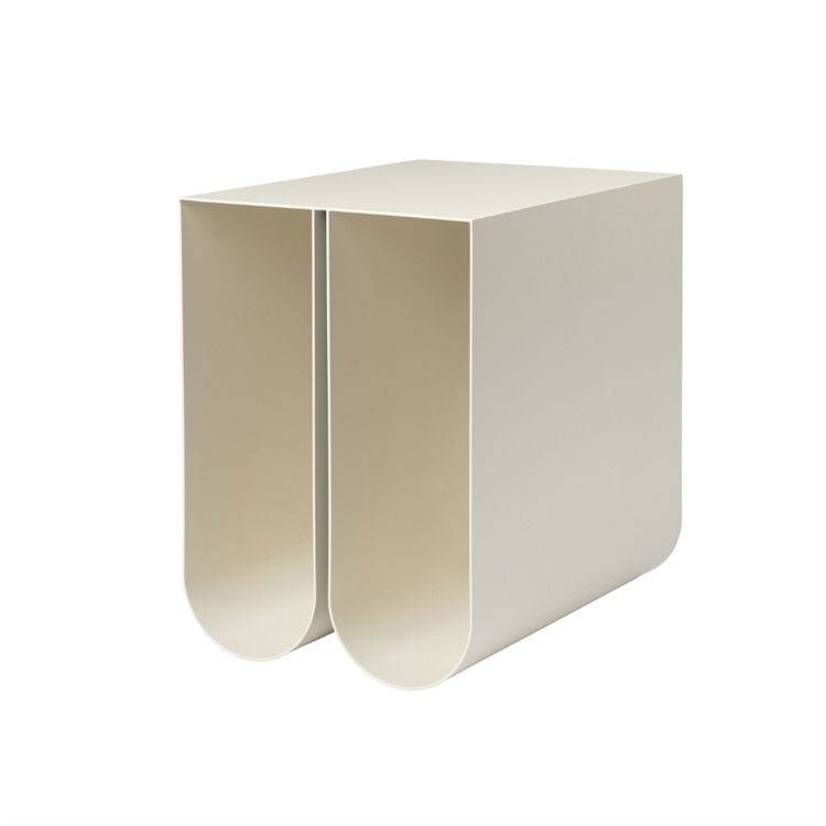 Kristina Dam Studio Böjt sidobord Beige