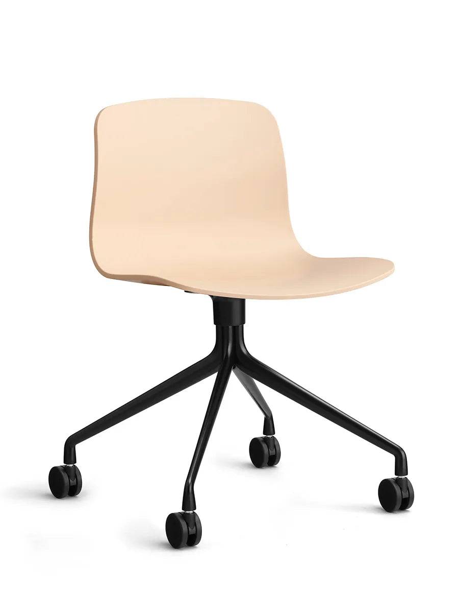 About a Chair AAC14 fra Hay Pale Peach / Sort pulverlakeret aluminum - Jacobsen Plus