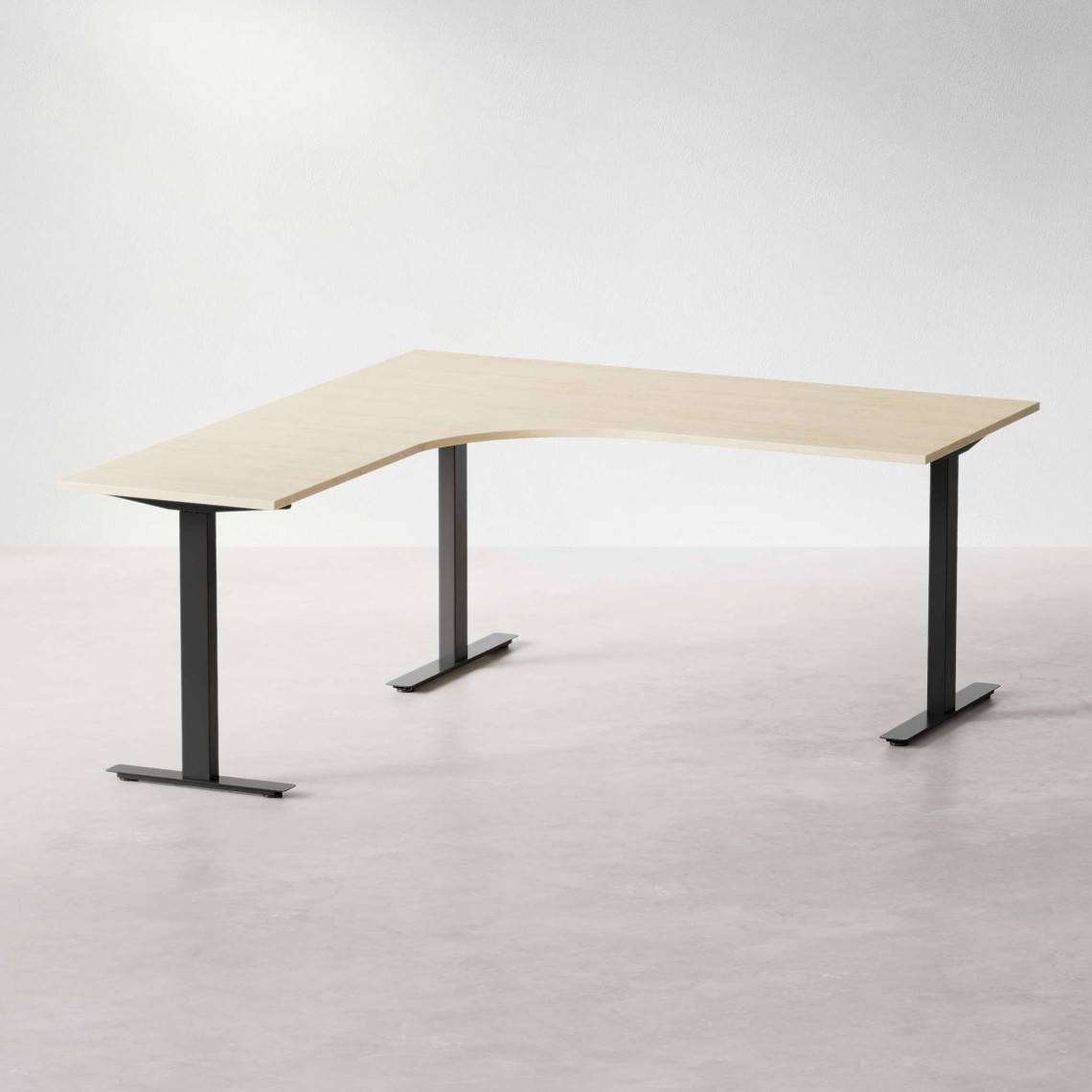 Fast hjørne skrivebord, Størrelse 180 x 200 cm, Bordplade Birk, Stativ Sort.