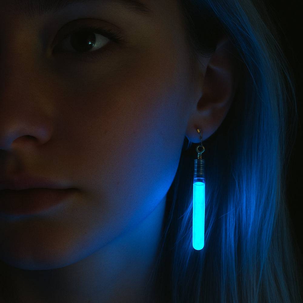Glow-in-the-dark øreringe – Skru op for lyset og festen! - Blå