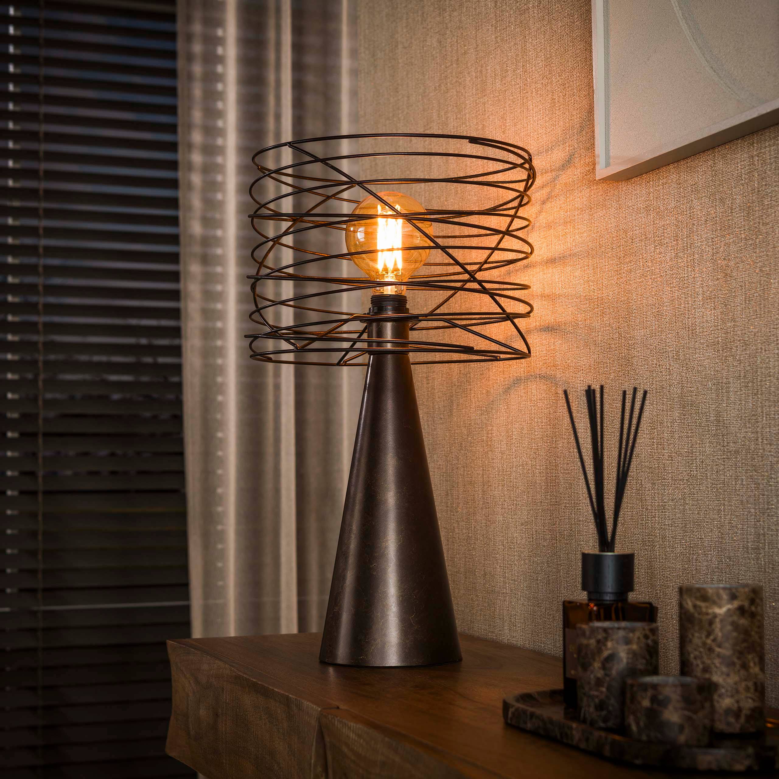 Curly - Bordlampe i urban brun metal Levering med pære(r)