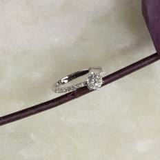 CLASSIC ALLIANCE 6-PRONG DIAMOND RING - 0.9ct - WG - Ring - Sisi Copenhagen