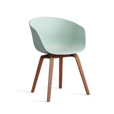 About a Chair AAC 22 fra Hay (Dusty Mint, Lakeret valnød)