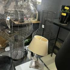 Sort bordlampe i trådnet ca 50 cm