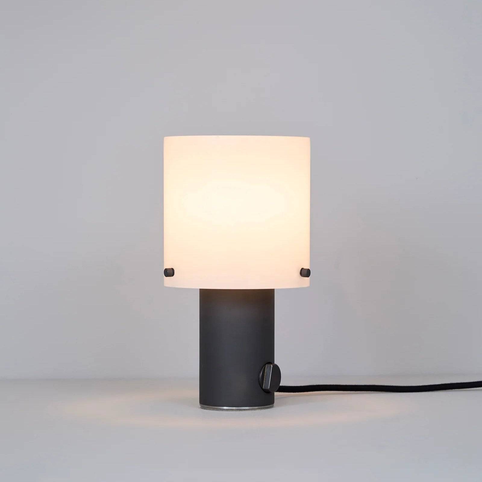 Walter bordlampe Original BTC - Walter 2 H 36 cm, Ø 20 cm / opal glas/Weathered bronze