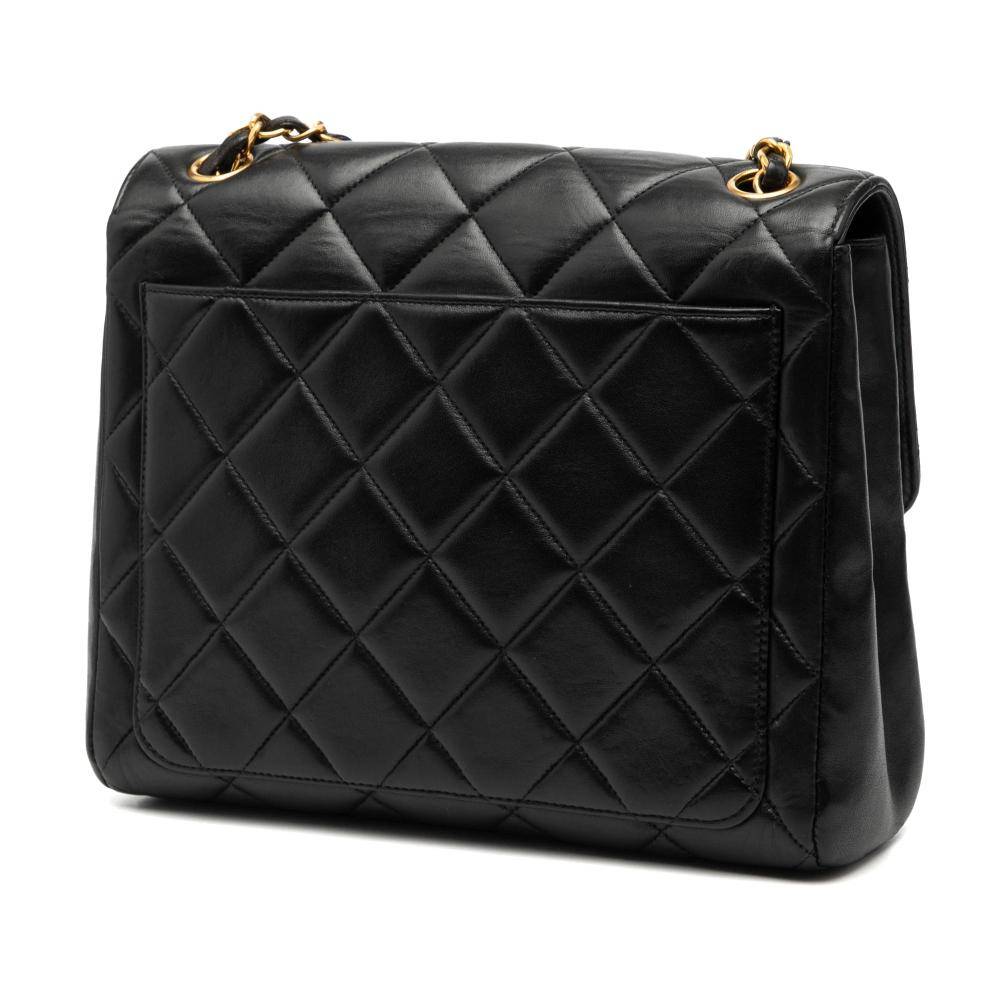 Chanel Vintage Chanel Flap Bag L 19cm x W 23cm x D 8cm - Chanel Vintage hos Magasin.