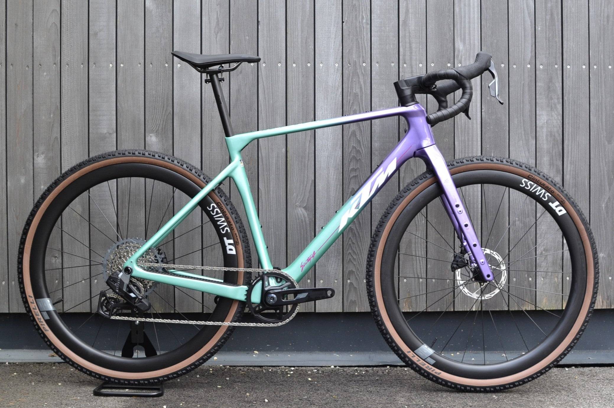 KTM Gravelator Prime 2026 - Sram Rival XPLR AXS 1x13sp - DT GRC1600 Dicut Carbon CL - 170 / s / smaragd violet