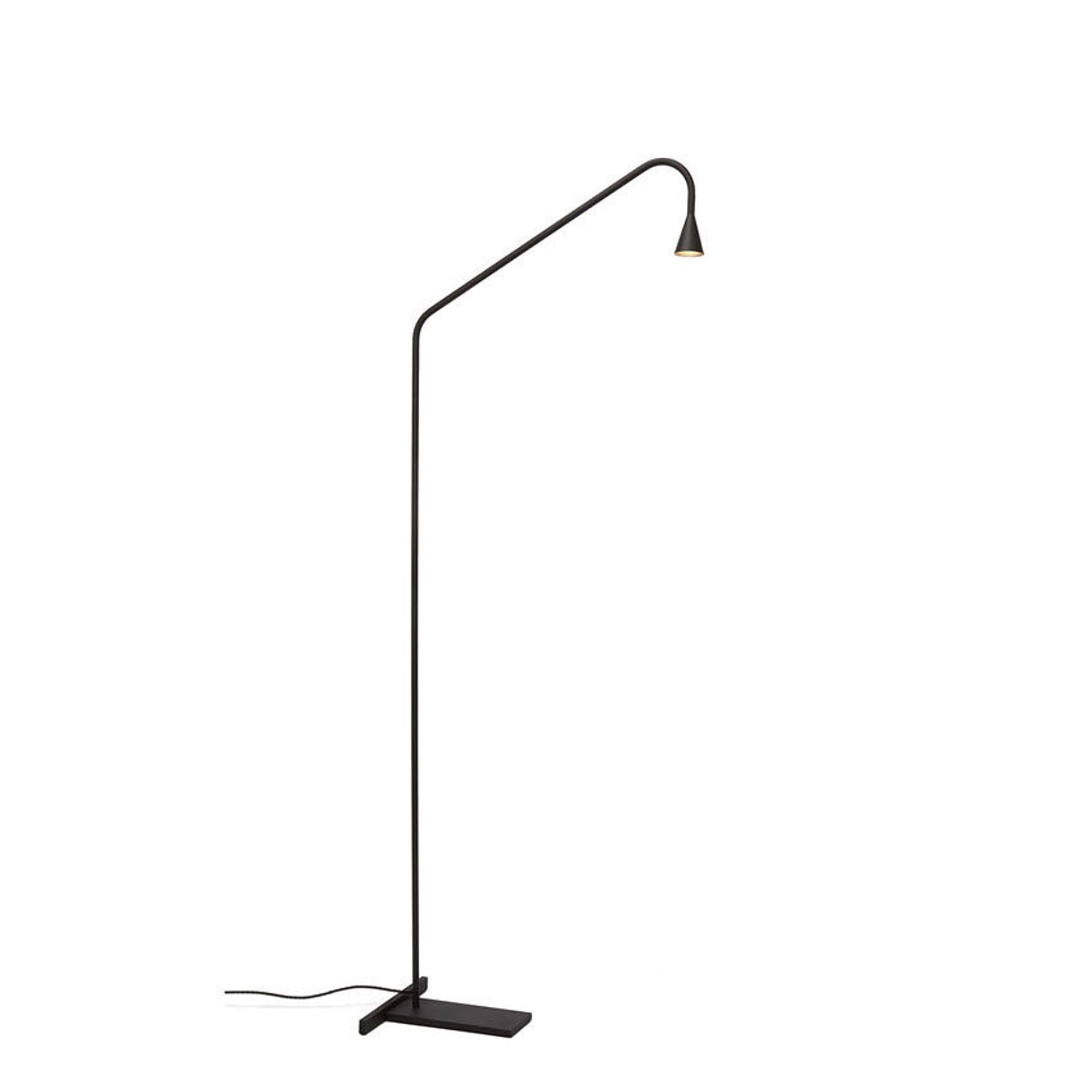 Trizo 21 Austere Gulvlampe Sort.