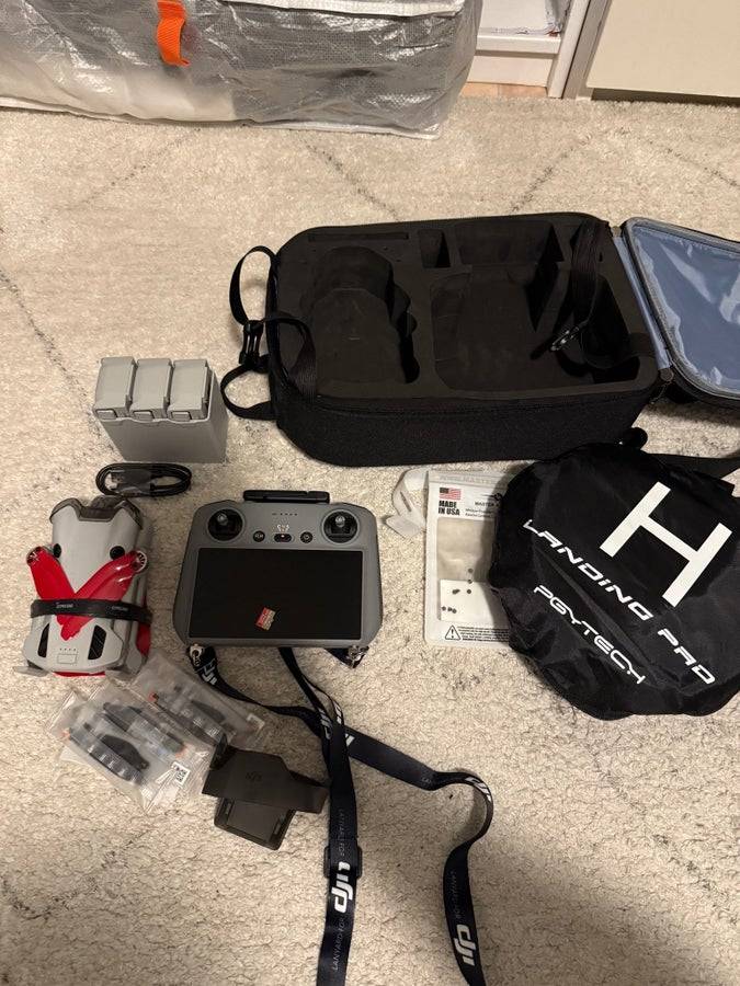DJI Mini 4 Pro med DJI RC-kontroll och Fly More Kit