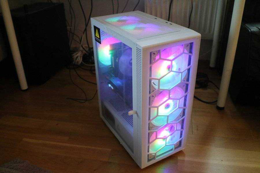 Gamingdator med Intel Core i5-8500, NVIDIA GeForce GTX 1070 och 8 GB RAM-AVHÄMTN