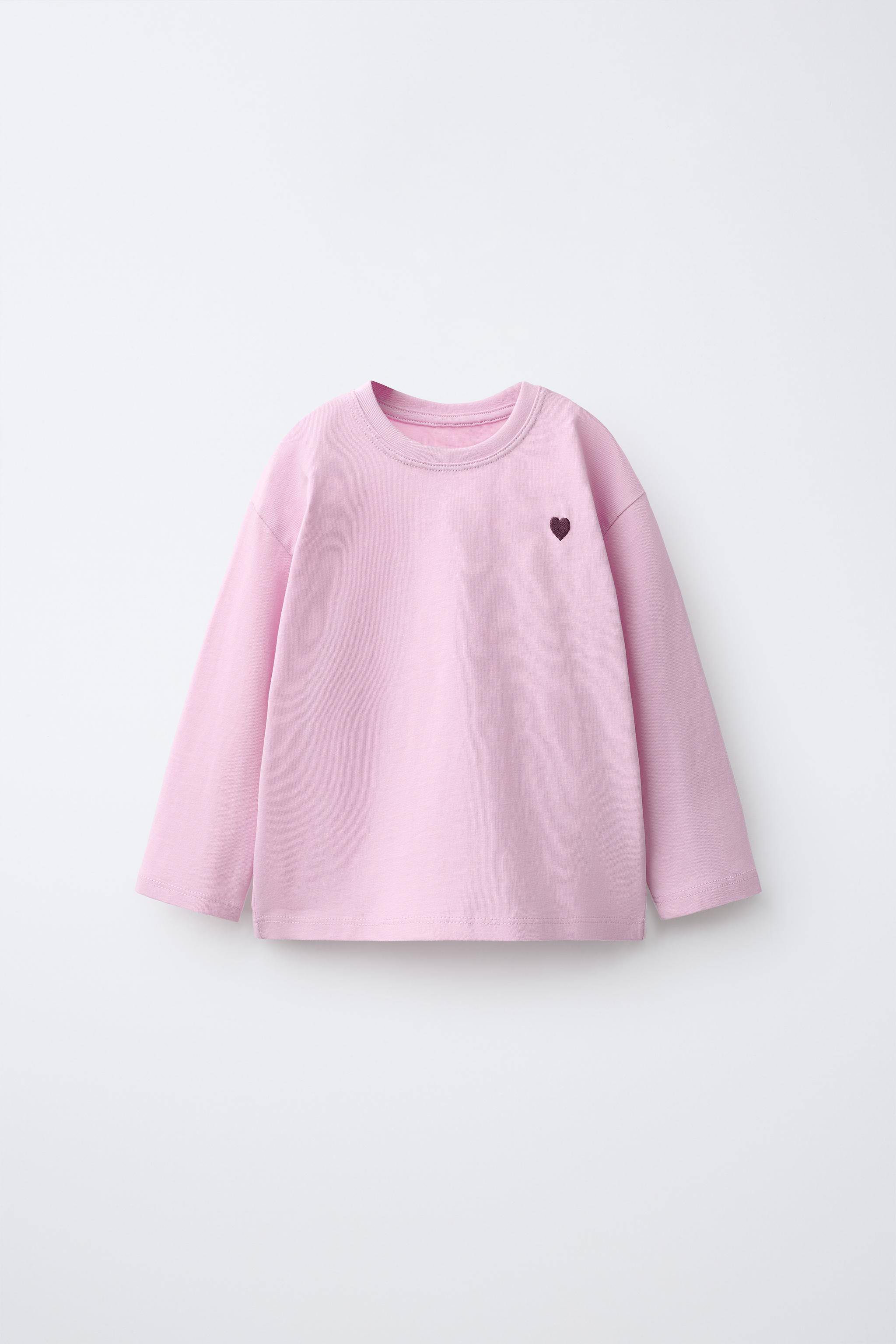 T-SHIRT MED BRODERET HJERTE
