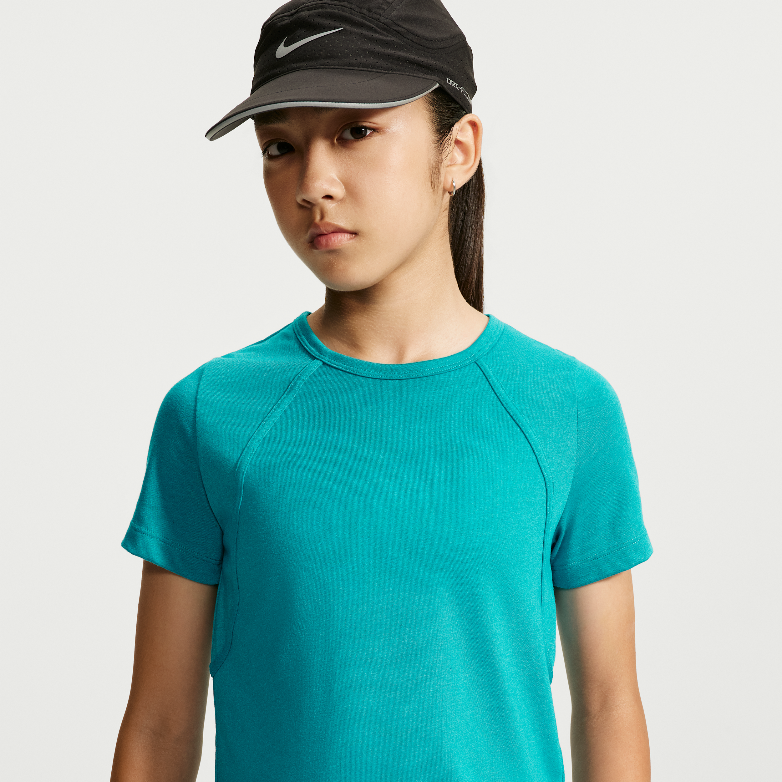 Kortærmet Nike Tempo-Dri-FIT-top til større børn (piger) - grøn