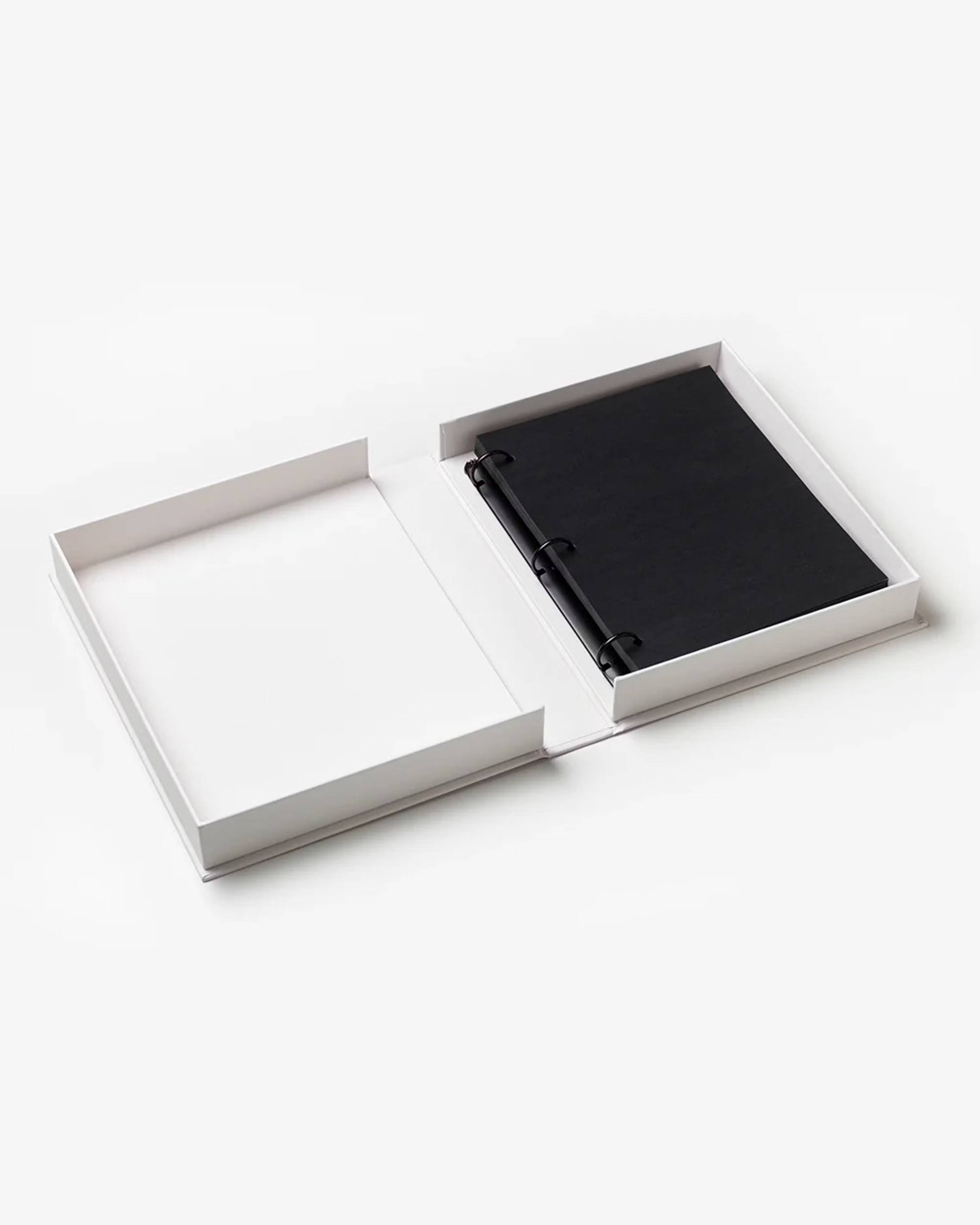 Lyxigt Fotoalbum "hello beautiful" i Vitt Tyg – Med Tulpaner & Guldfolie