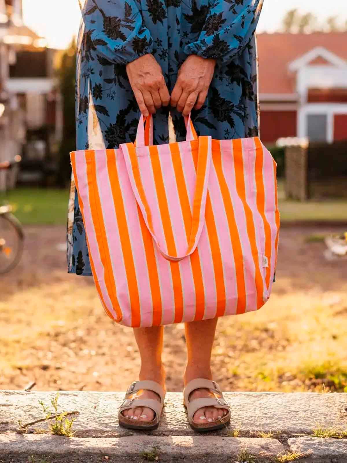 Canvas "Totebag" (40 x 37 cm) - Stribet i orange og lyserød - OMOM.