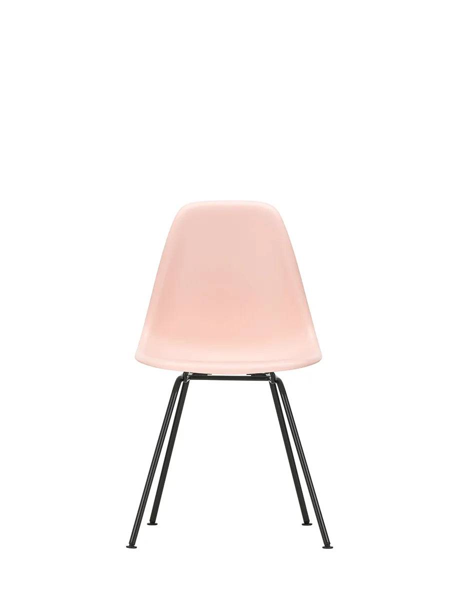 Eames Plastic Side Chair DSX, sort pulverlakeret fra Vitra Pale Rose - Jacobsen Plus