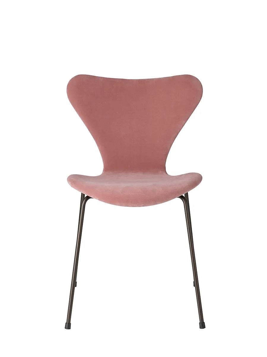 3107 Stol, fuldpolstret velour af Arne Jacobsen Misty rose - Jacobsen Plus