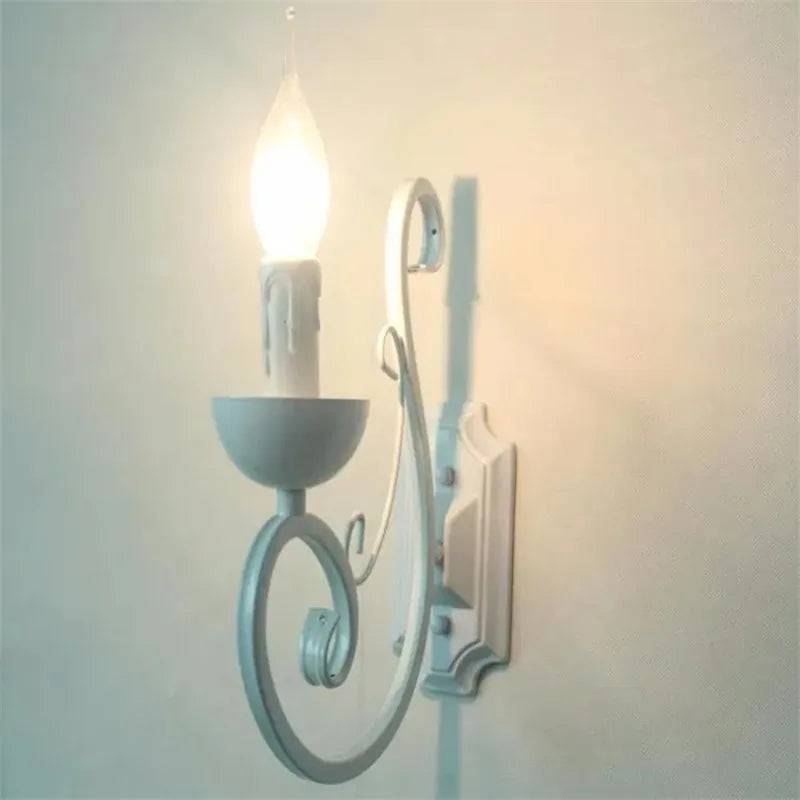 VintageGlow Lampa - Elegant Vit Vägglampa med Ljus E14