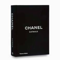 Chanel Catwalk Bog - The Complete Karl Lagerfeld Collections