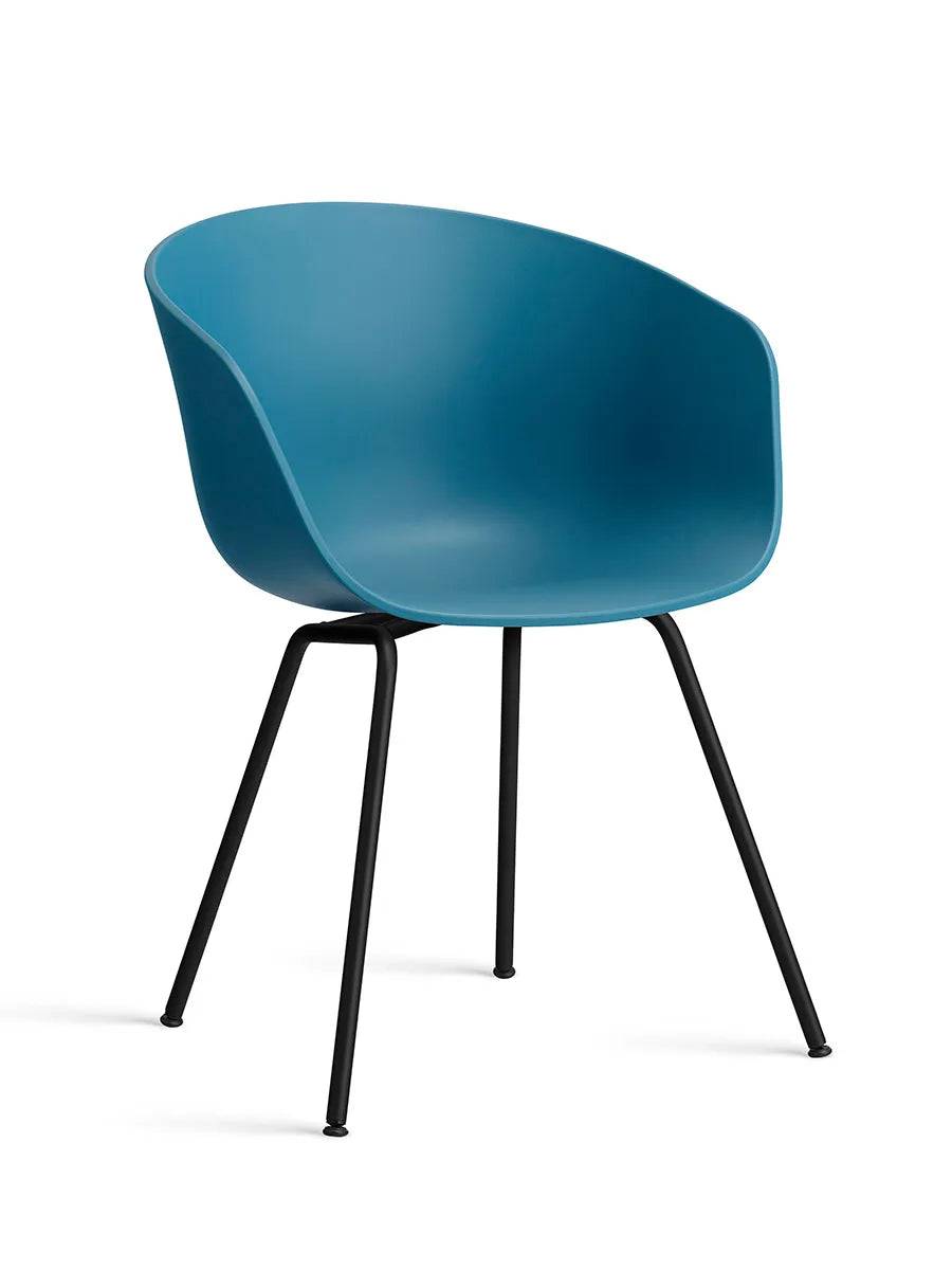 About a Chair AAC26 fra Hay Azure Blue / Sort pulverlakeret stål - Jacobsen Plus