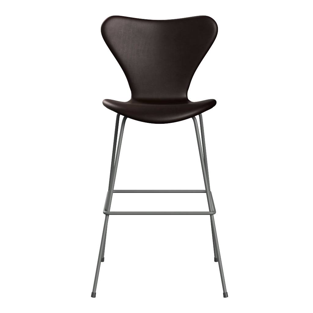 Fritz Hansen - 3197 høj barstol, fuldpolstret i Grace læder Mørk brun læder - Silver Grey stel - Jacobsen Plus