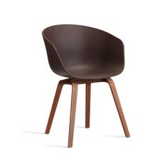About a Chair AAC 22 fra Hay (Raisin, Lakeret valnød)