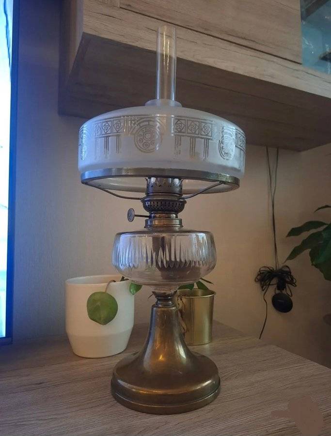 Antik Karlskrona fotogenlampa, Oljelampa i mässing och glas, sällsynt
