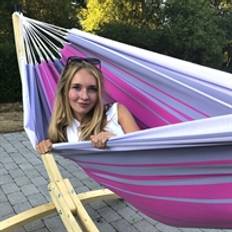 Formosa PRO hængekøje. Udelivs hængekøje i lyse hvide og pink stribet nuancer.