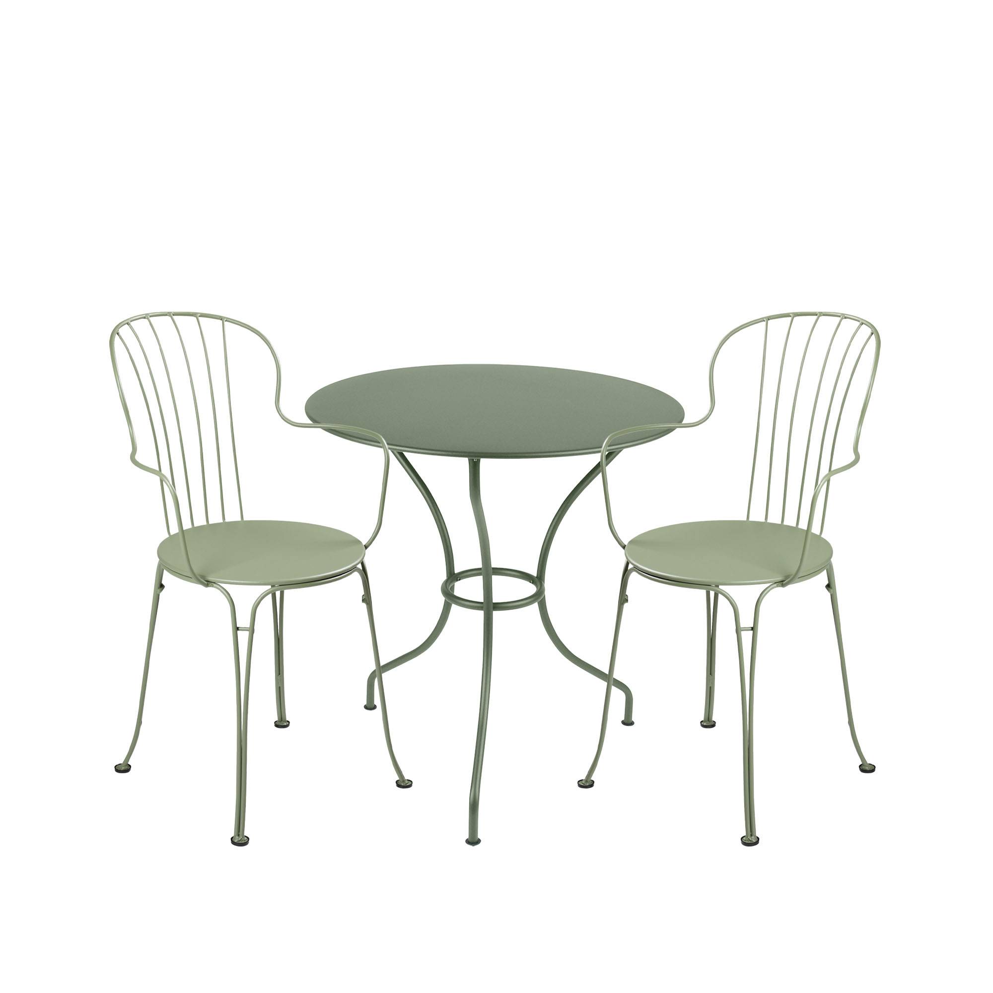 Fermob - Opéra+ spisesæt piedestalbord Ø67cm & 2 karmstole cactus - Havemøbelsæt til spisning