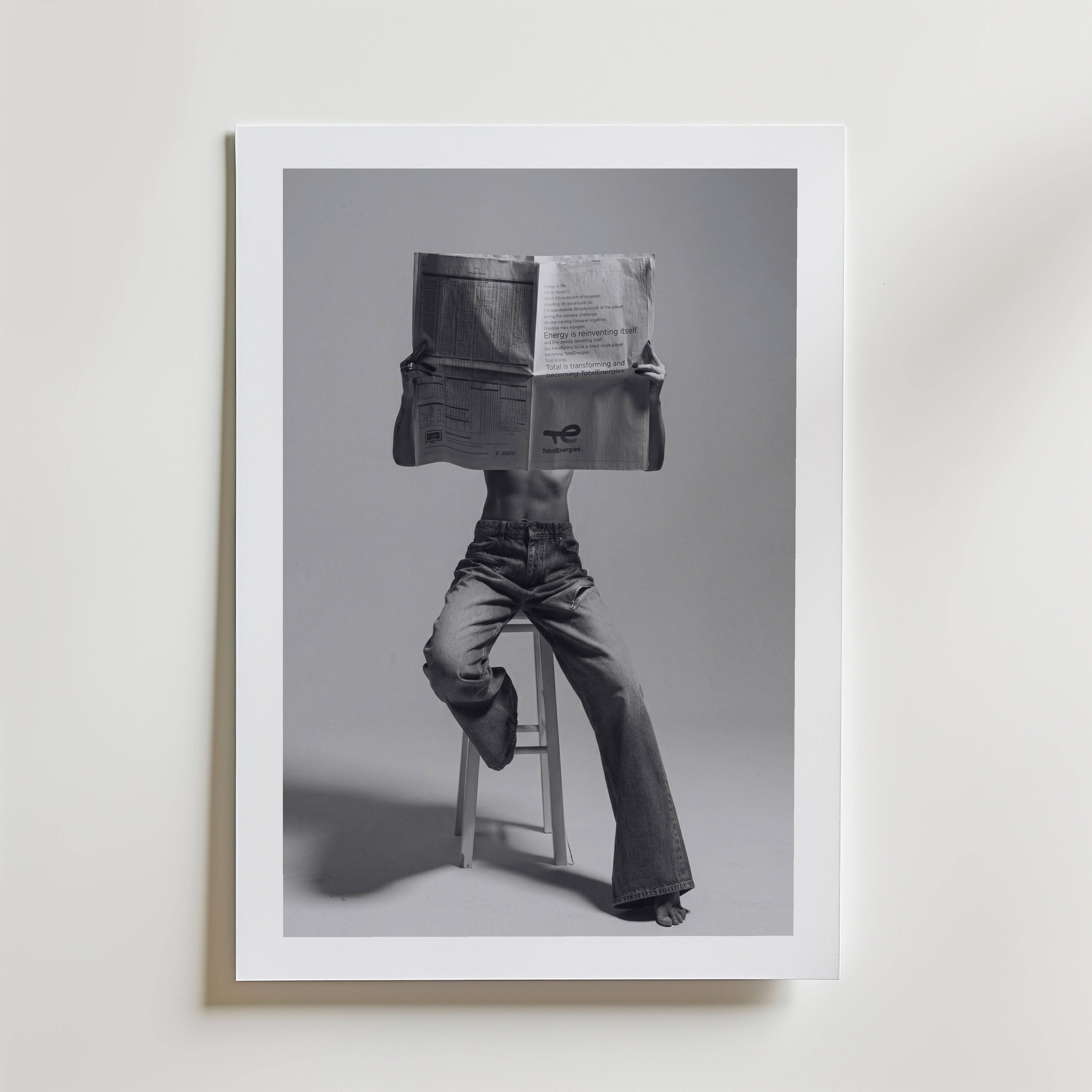 Morning Papers Poster - Fine Art Poster 50x70 cm Med passepartout