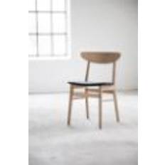 Farstrup 210r Spisebordstol SH: 47 cm - Hvidolieret Eg / Sort Læder