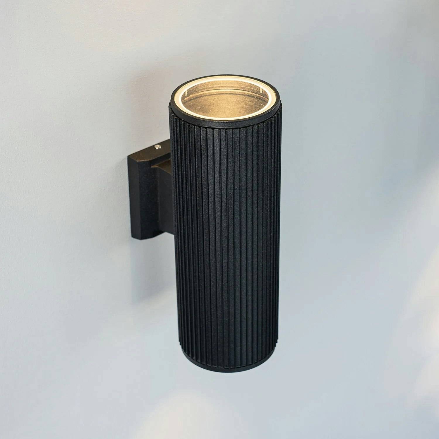 Vägglampa Utomhus Vesani Tylösand 30 cm LED Up/Down IP54 Färg: Svart