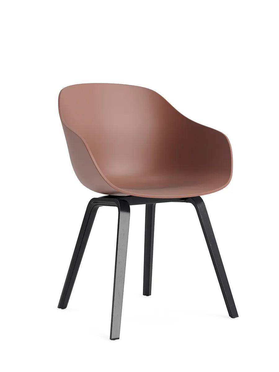 About a Chair AAC 222 fra Hay Soft Brick / Sortlakeret eg - Jacobsen Plus