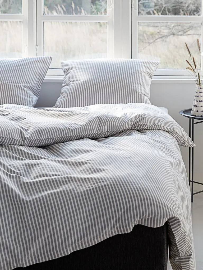 SUS Gold Sengetøj SUS percale garnfarvet 140x200 hvid/grå