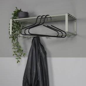 Dinex - Hattehylde i støvet grøn metal, bredde 70 cm.