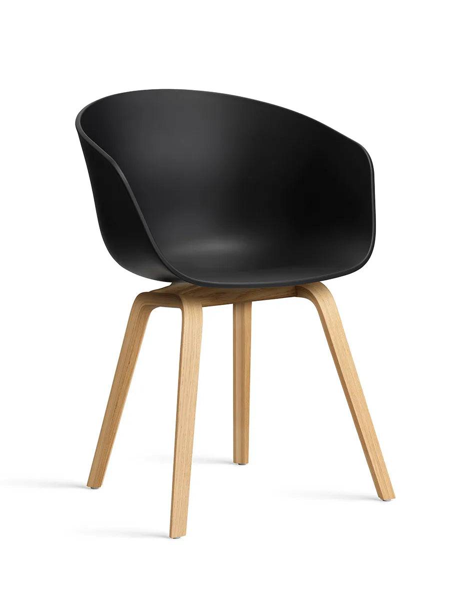 About a Chair AAC22 fra Hay Black / Lakeret eg - Jacobsen Plus