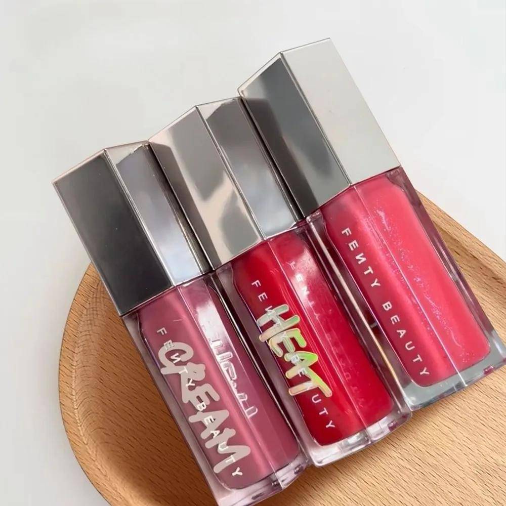 Fenty Beauty Läppglans Rihanna Läpp gray