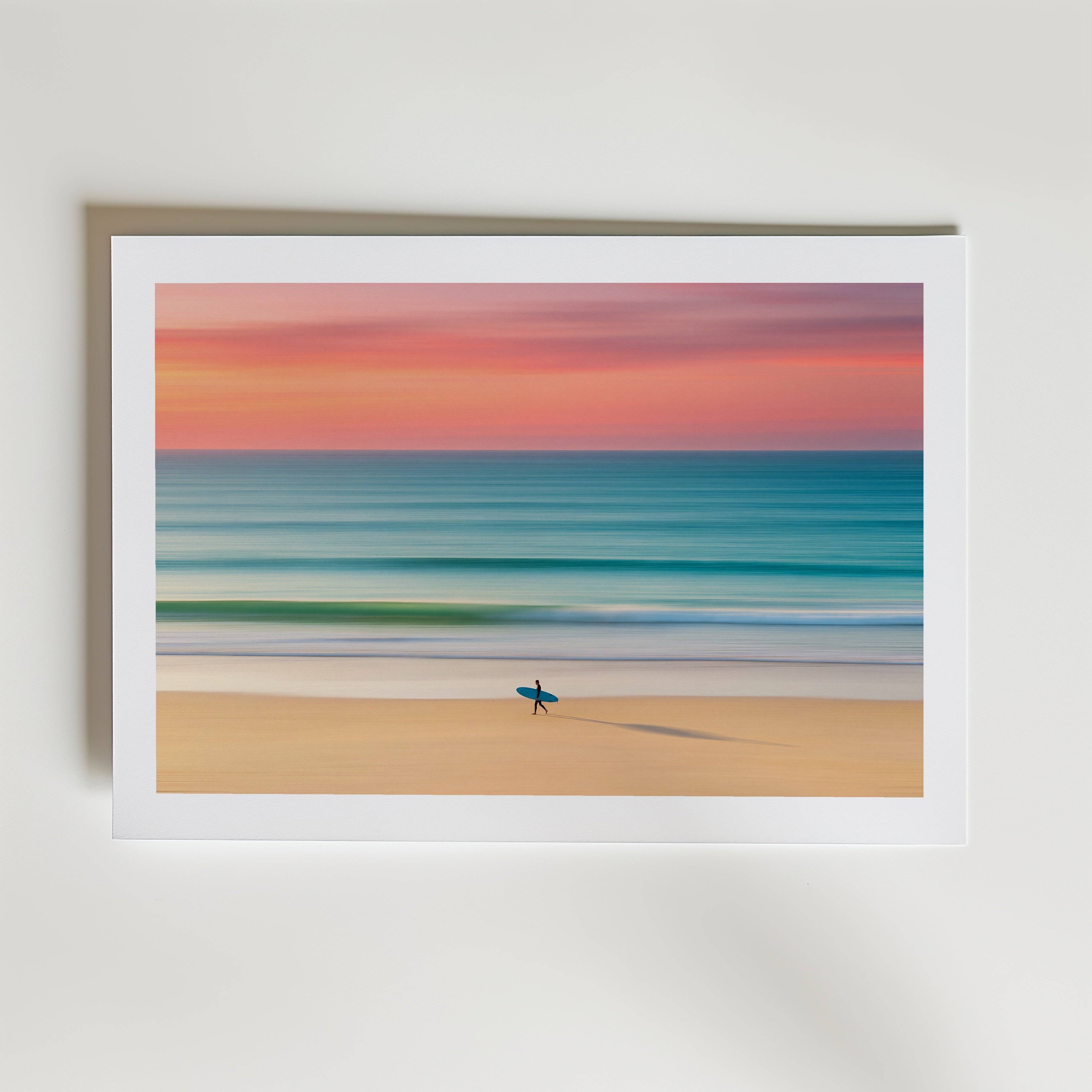 Sunrise Surfer Poster - Premium Canvas 100x140 cm Med passepartout