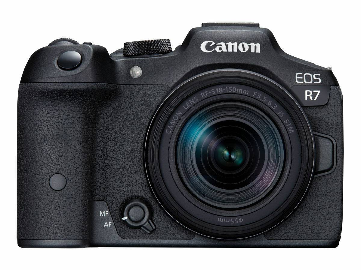 EOS R7 + RF-S 18-150mm f/3,5-6,3 IS STM