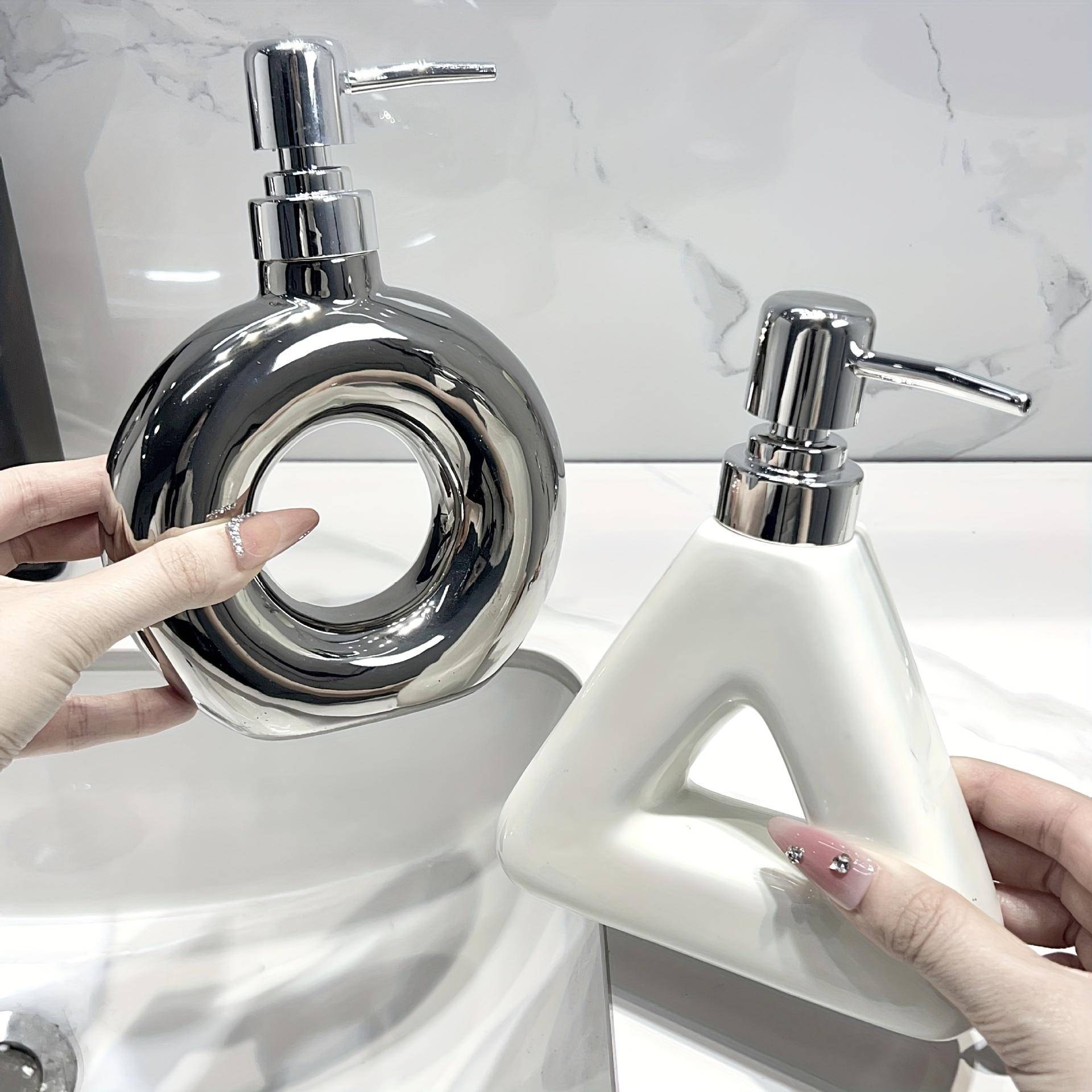 En kreativ keramisk handtvålflaska, en tom flaska för badrumsduschgel, handtvåldispenser, en lyxig och högkvalitativ påfyllningsflaska för lotion.