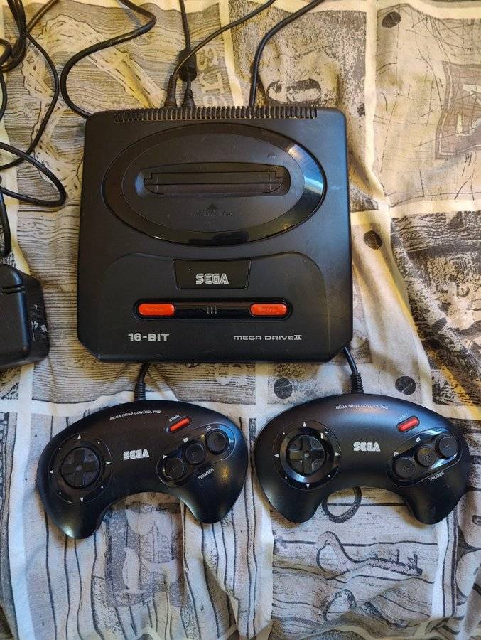 Sega Mega Drive II med 6 spel