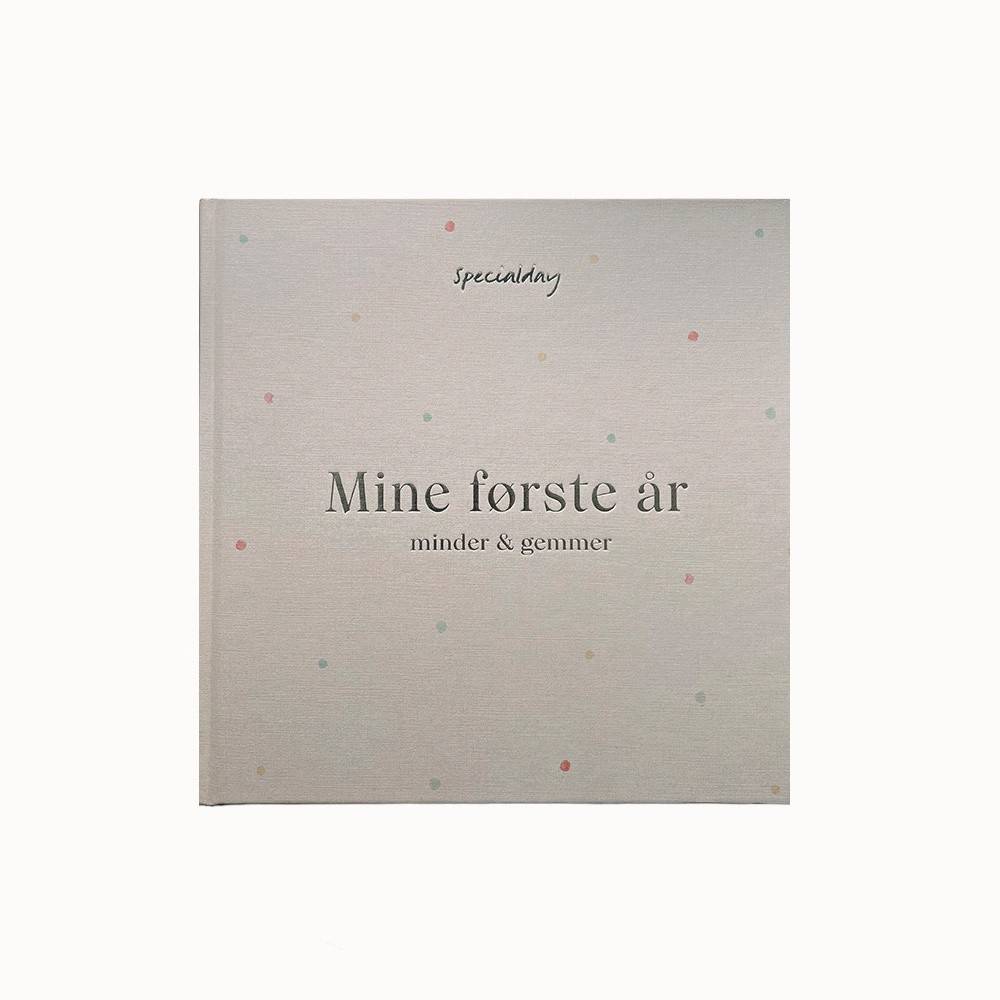 Barnets bog - Mine Første År: minder & gemmer (Bog, Hardback, Dansk)