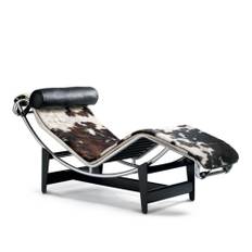 Cassina - LC4 Chaise Longue Hairyskin, Black/Brown/White 13Z229 - Liggfåtöljer - Charlotte Perriand,Le Corbusier,Pierre Jeanneret - Svart - Metall